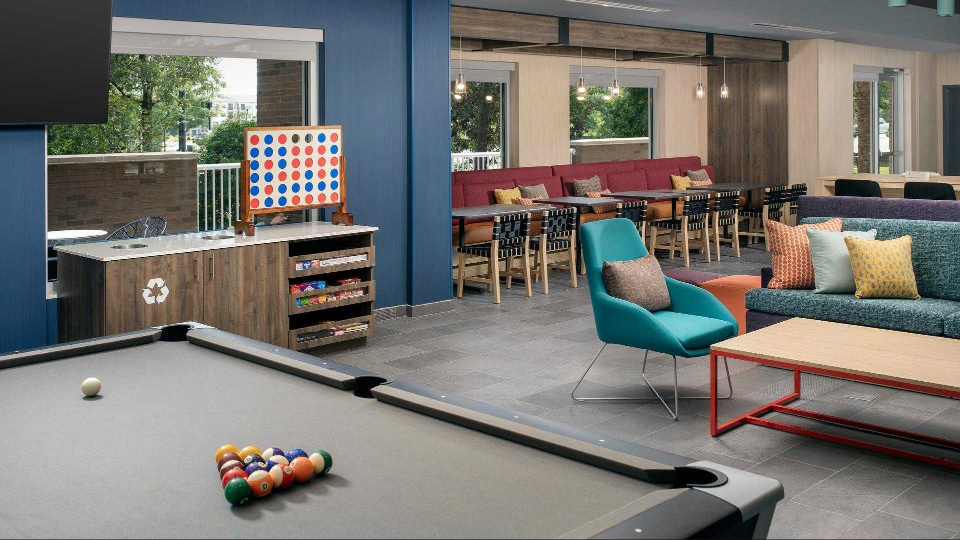 Tru by Hilton Charleston Ashley Phosphate в North Charleston, SC