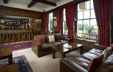 Burleigh Court Hotel в Stroud, GB1