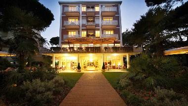 Hotel Plaza Milano Marittima image