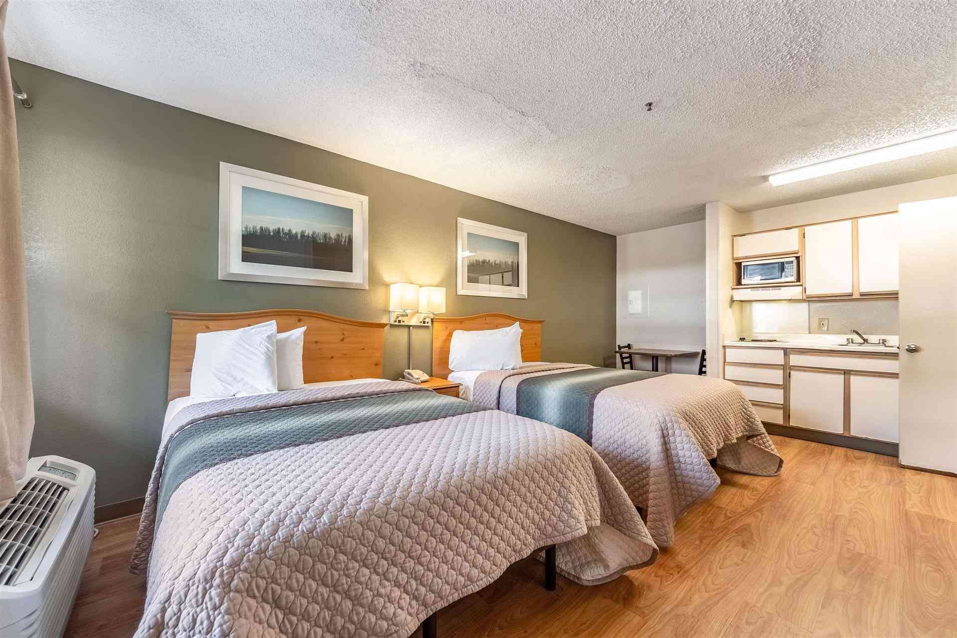 Hometowne Suites Dallas - North Addison Tollway в Dallas, TX