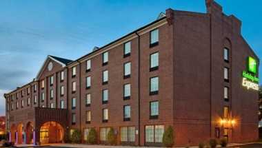 Holiday Inn Express Harrisburg East в Гаррисберг, PA