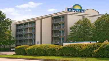 Days Inn by Wyndham Norfolk Military Circle в Norfolk, VA