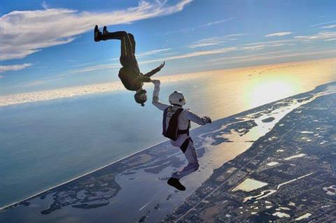 跳傘塞巴斯蒂安