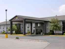 Days Inn & Suites by Wyndham Wausau a Wausau, WI