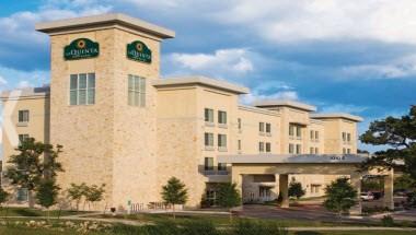 La Quinta Inn & Suites by Wyndham Austin - Cedar Park image