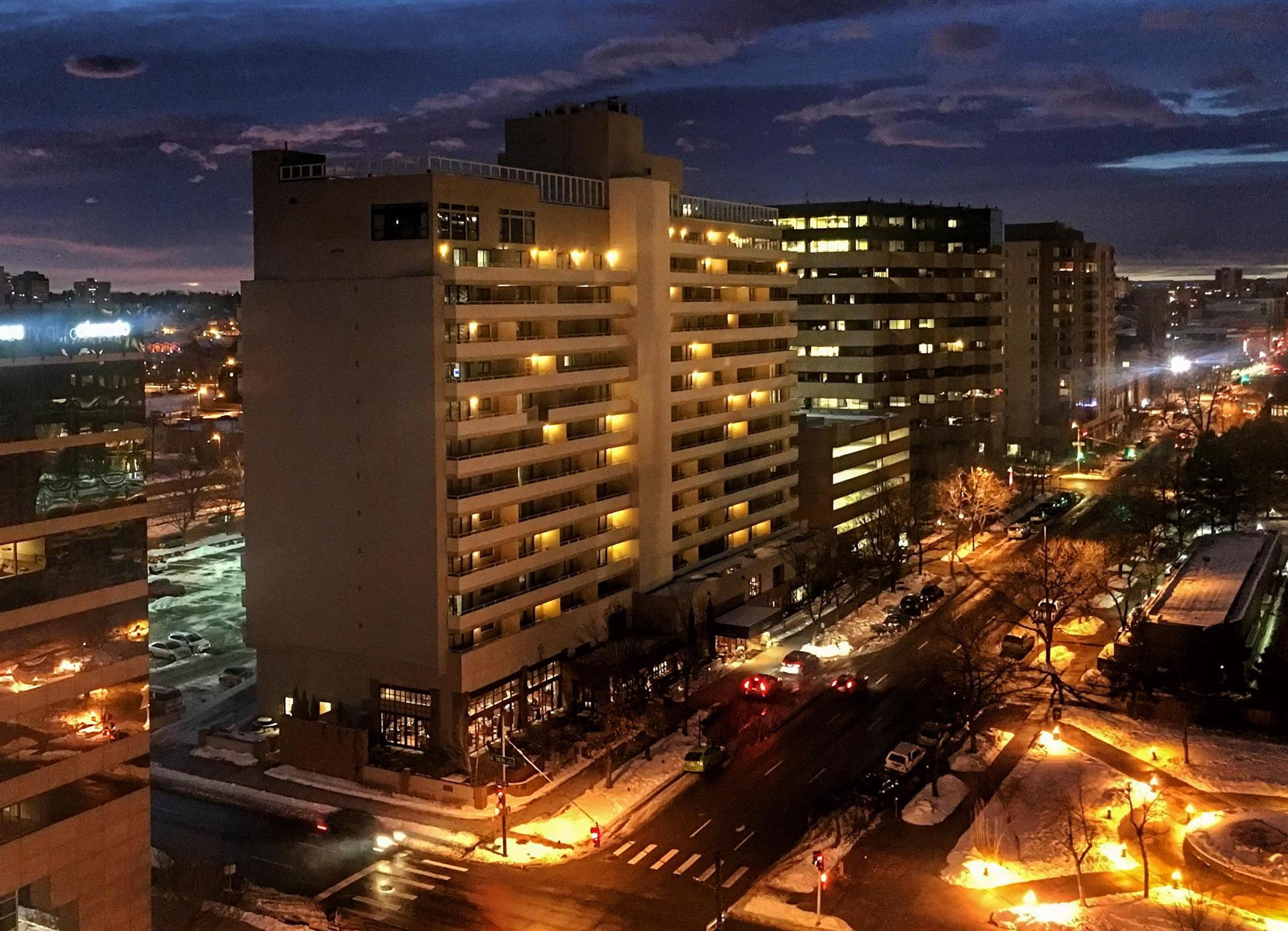 Warwick Denver image