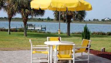 Harborlight Guest House в Cape Carteret, NC