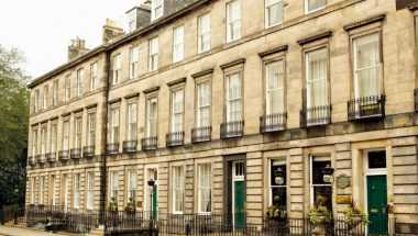 Nira Caledonia i Edinburgh, GB2