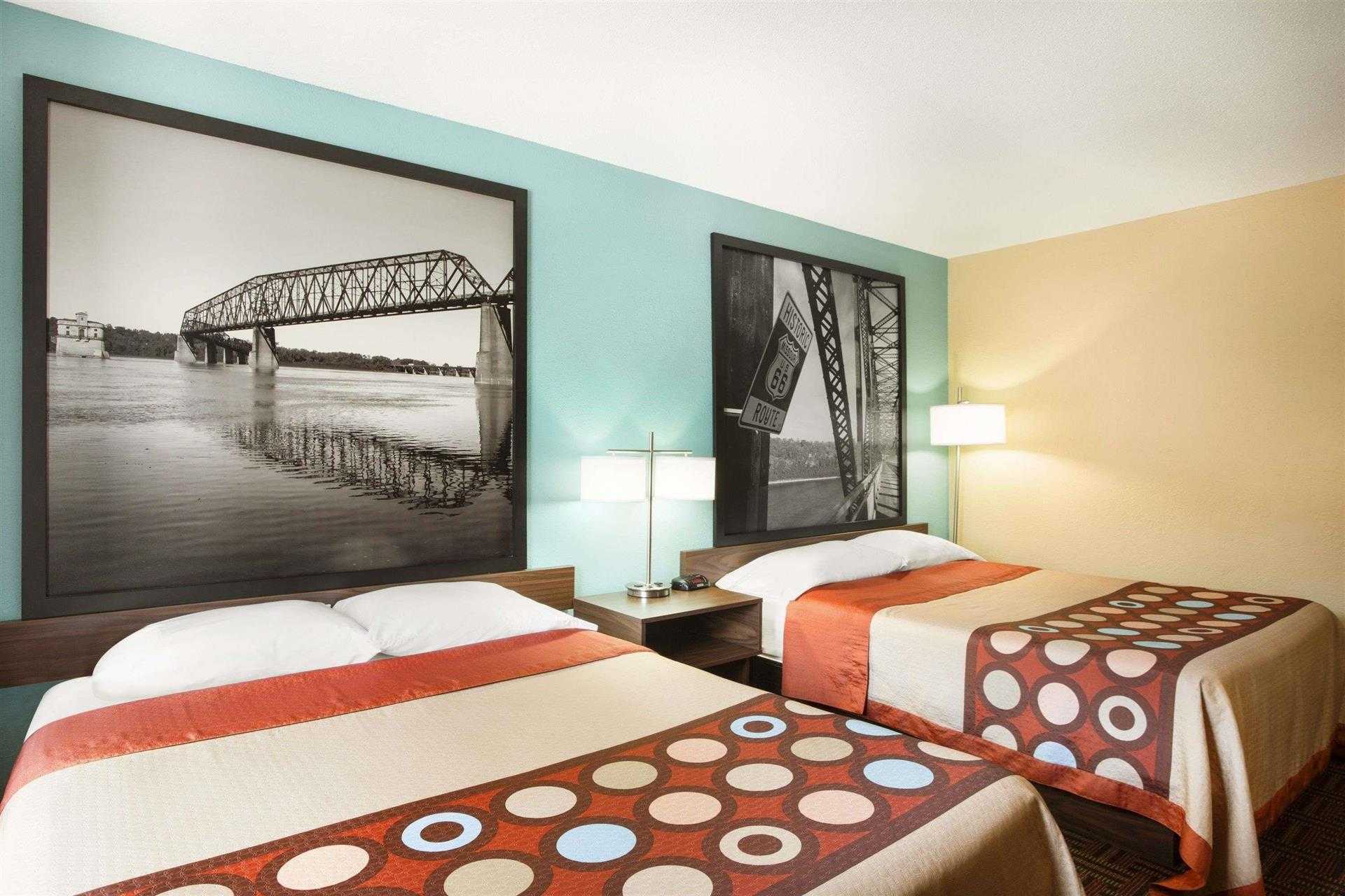 Super 8 by Wyndham Alton a Alton, IL