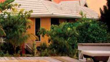 Barefoot Cay Resort in Bay Islands, HN