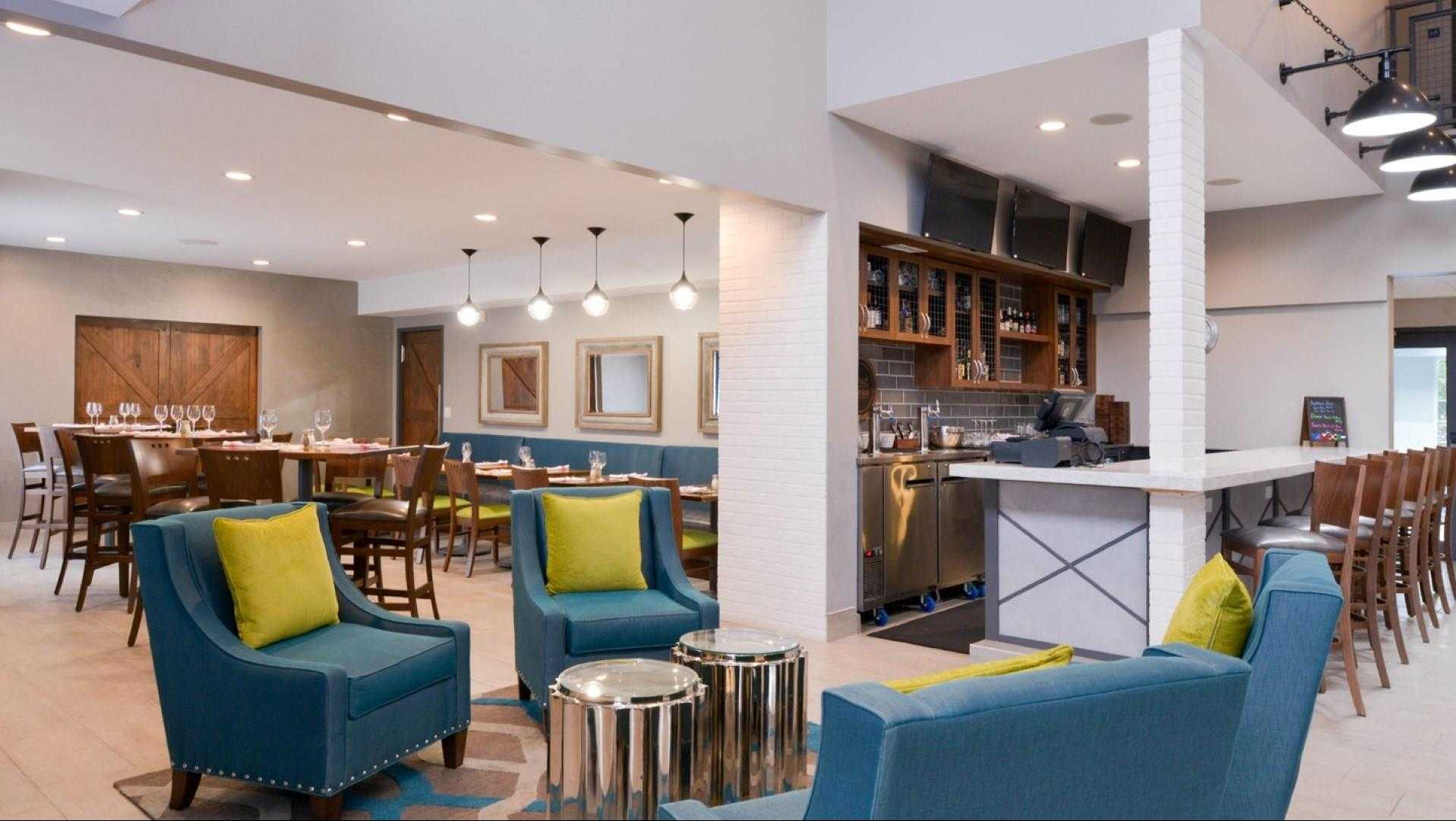 Four Points by Sheraton Mount Prospect O’Hare a Mt. Prospect, IL