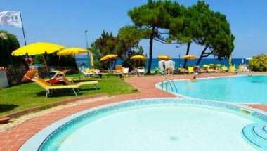 Hotel Bungalow Club Village a San Teodoro, IT