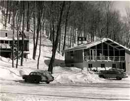 TEST-Snowing Skiing Club a Frisbe, AQ