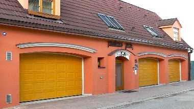 Pension Vinarsky dvur a Valtice, CZ