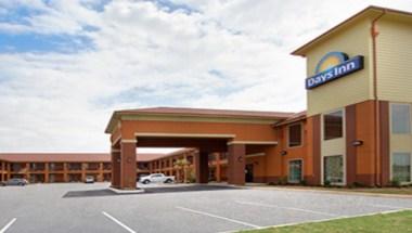 Days Inn by Wyndham Dilley image