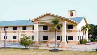 Super 8 by Wyndham League City/Kemah Area in Liga City, TX