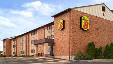 Super 8 by Wyndham St Charles a St. Charles, MO