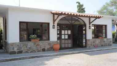 Moondy Bay Hotel i Aeigina, GR