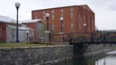 The Delaplaine Visual Arts Education Center a Frederick, MD