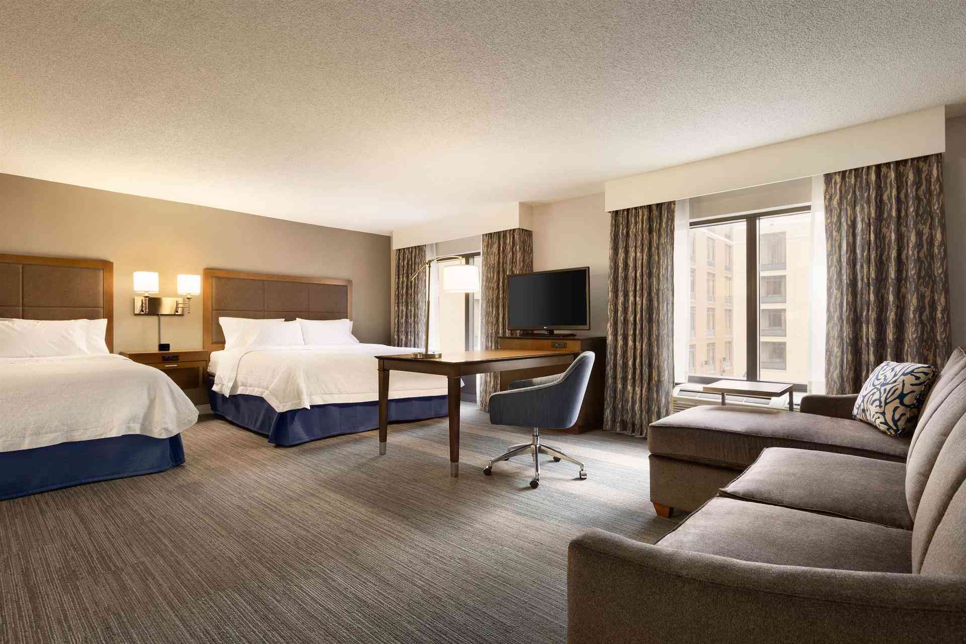 Hampton Inn & Suites Nashville-Downtown in Nashville, TN