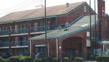 New Six Inn & Suites в Houston, TX