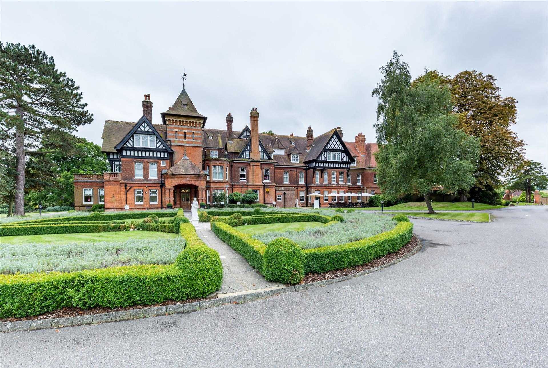 Hand Picked Woodlands Park Hotel a Weybridge, GB1