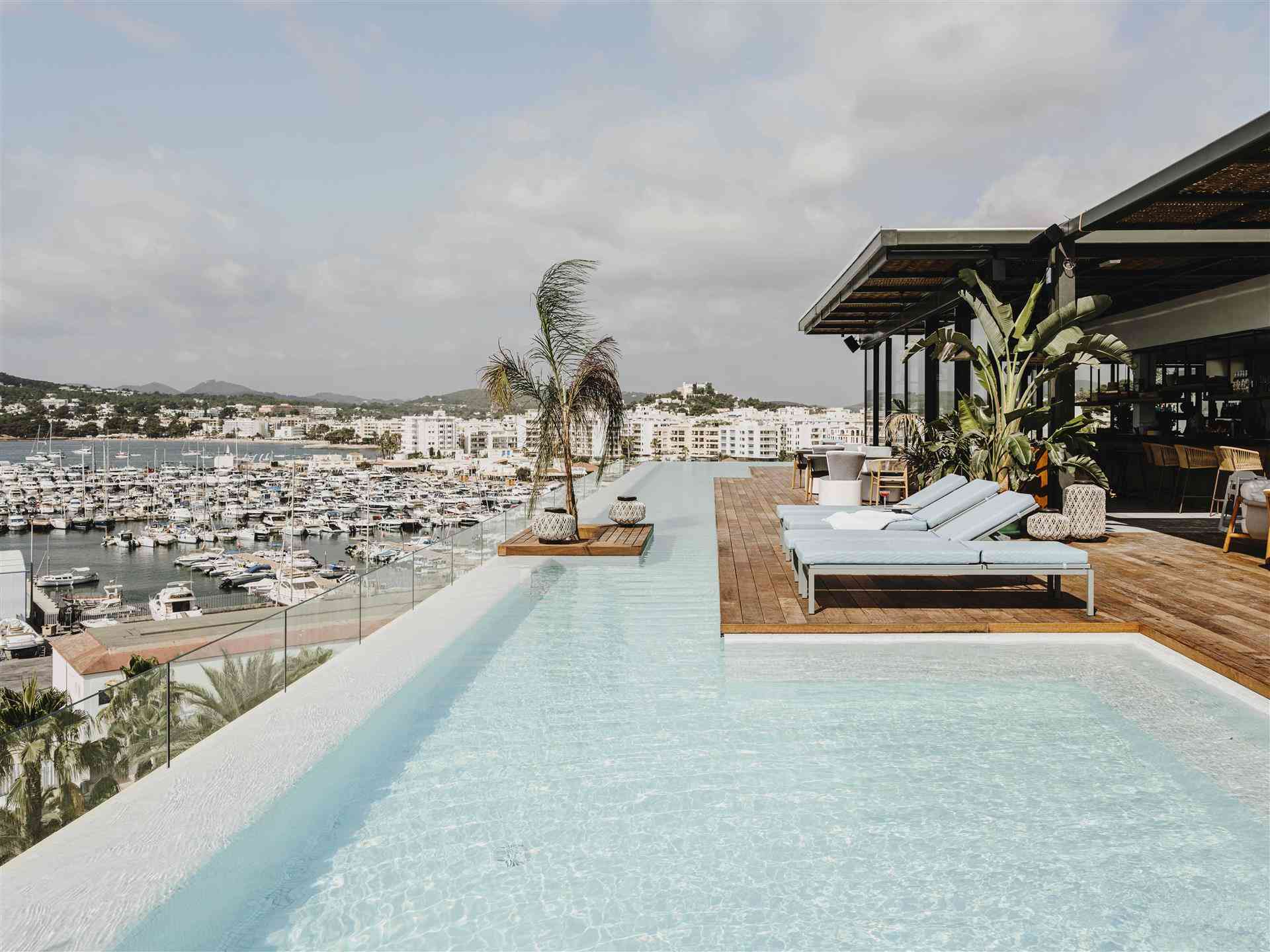 Aguas De Ibiza Grand Luxe Hotel em Santa Eularia des Riu, ES