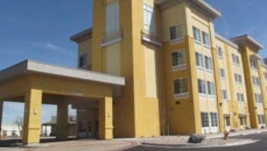La Quinta Inn & Suites by Wyndham Denver Gateway Park image
