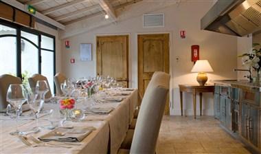 Auberge De La Benvengudo, Les Baux-de-Provence, FR