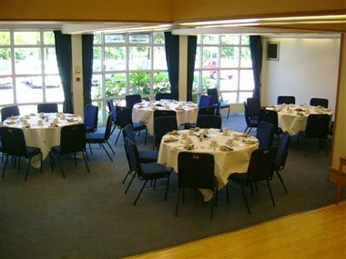 Princes Hall в Aldershot, GB1