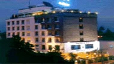 Hotel Heritage Inn image