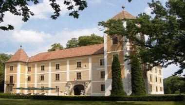Hedervary Castle a Hedervar, HU