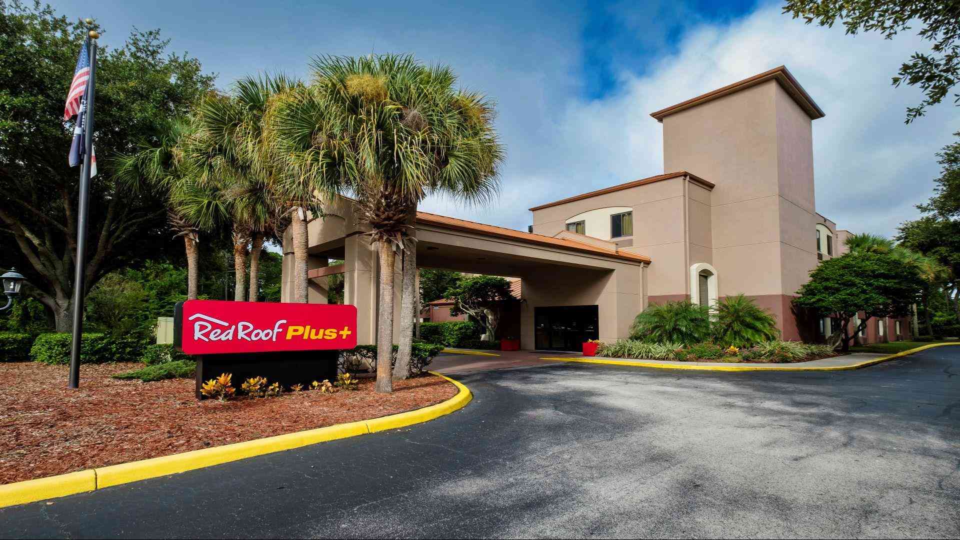 Red Roof PLUS+ Palm Coast a Palm Coast, FL