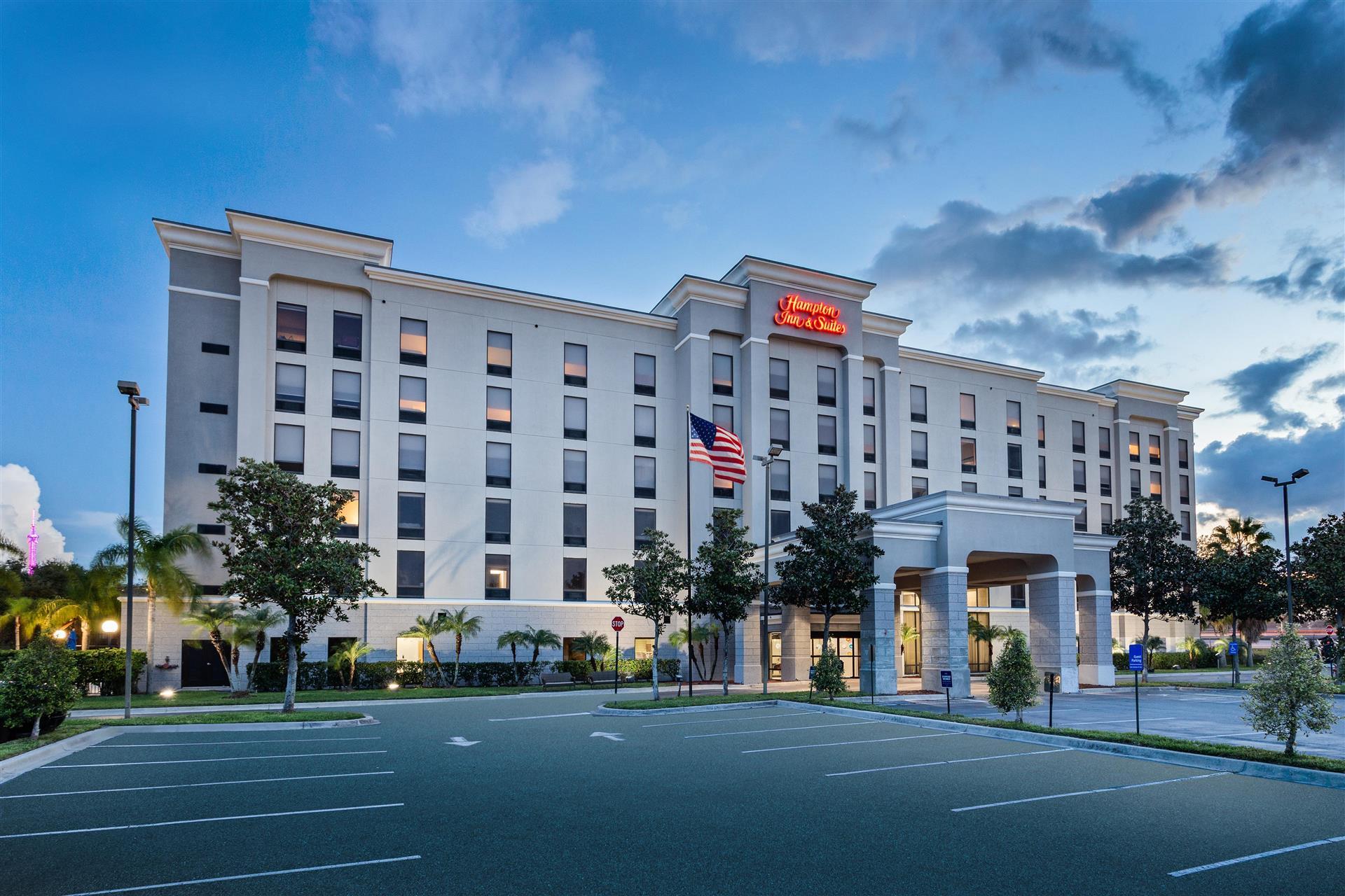 Hampton Inn & Suites Orlando Intl Dr N image