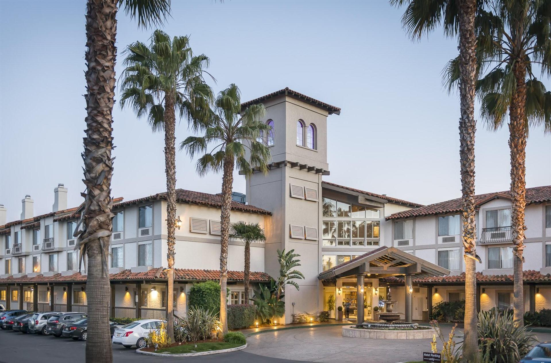 DoubleTree by Hilton Hotel Campbell - Pruneyard Plaza image