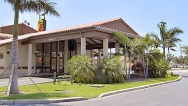 Super 8 by Wyndham Riviera Beach West Palm Beach image