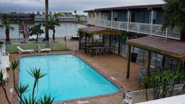 Surfside Inn Suites в Rockport, TX