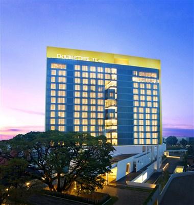 DoubleTree by Hilton Hotel Jakarta - Diponegoro image