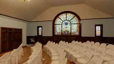 Bridge Street Wedding Chapel em Grand Ledge, MI