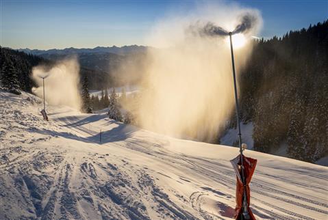 Snow canon and pum station