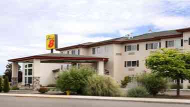 Super 8 by Wyndham Central Pt Medford in Medford, OR