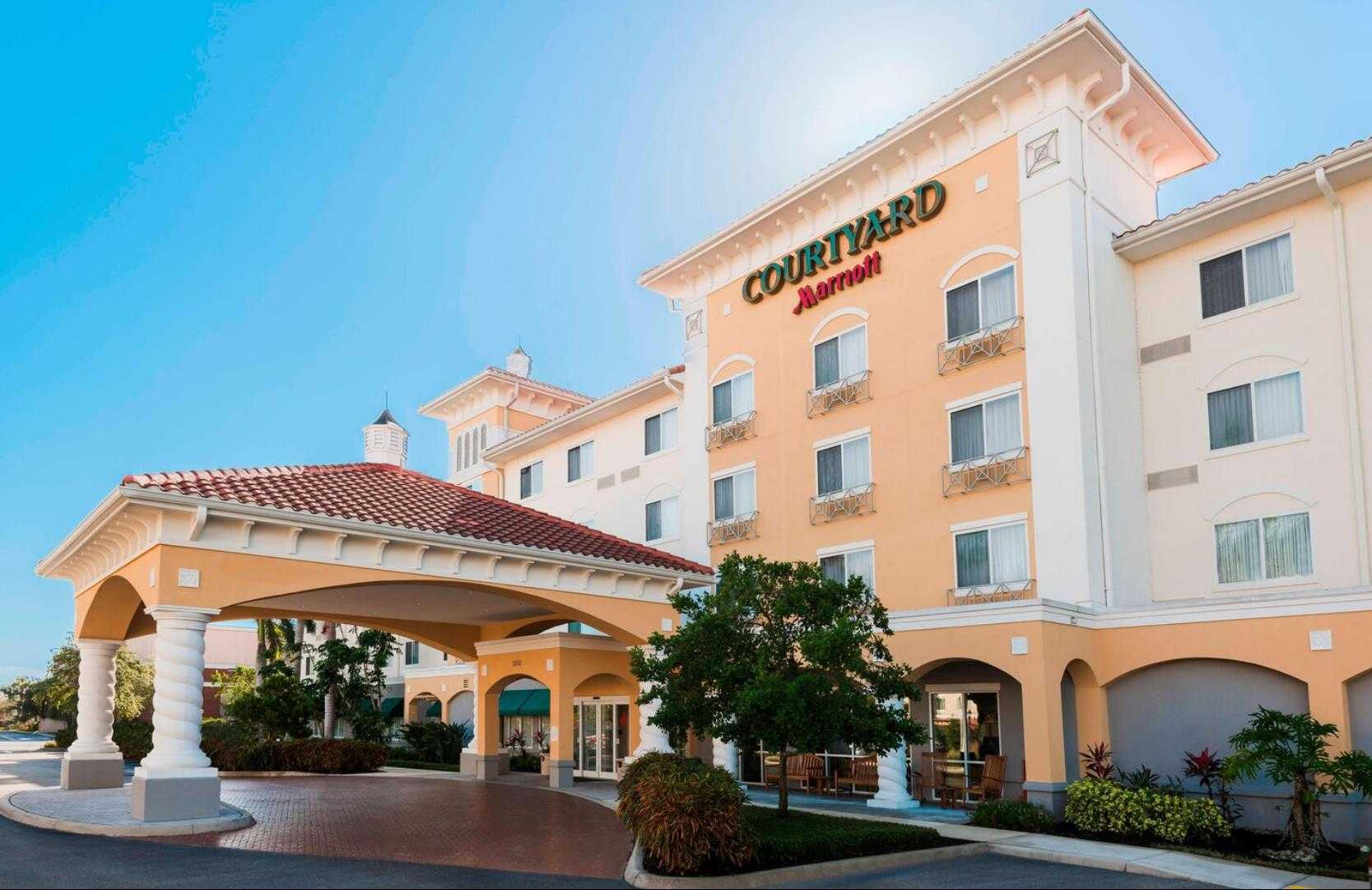 Courtyard by Marriott Fort Myers at I-75 and Gulf Coast Town Center i Fort Myers, FL