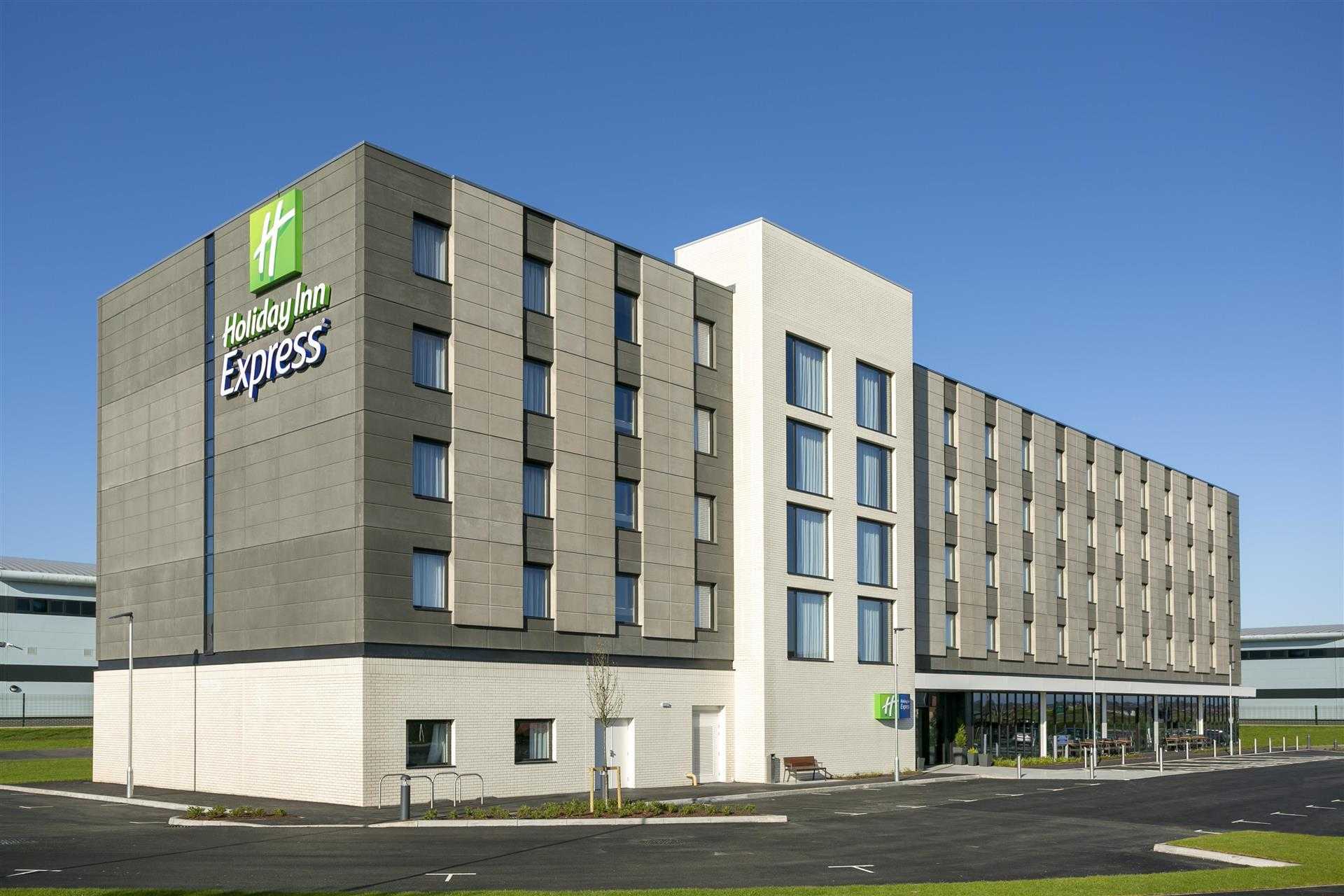 Holiday Inn Express Bridgwater в Бриджуотер, GB1