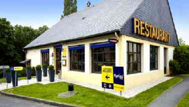 Kyriad Angers Sud - Les Ponts De Ce Hotel in Angers, FR