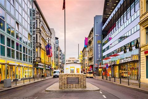 Checkpoint Charlie / Wall Museum