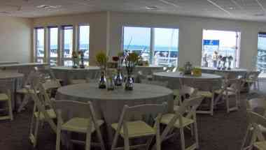 The Edmonds Yacht Club a Edmonds, WA