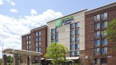 Holiday Inn Express & Suites Bloomington - MPLS Arpt Area W in บลูมิงตัน, MN