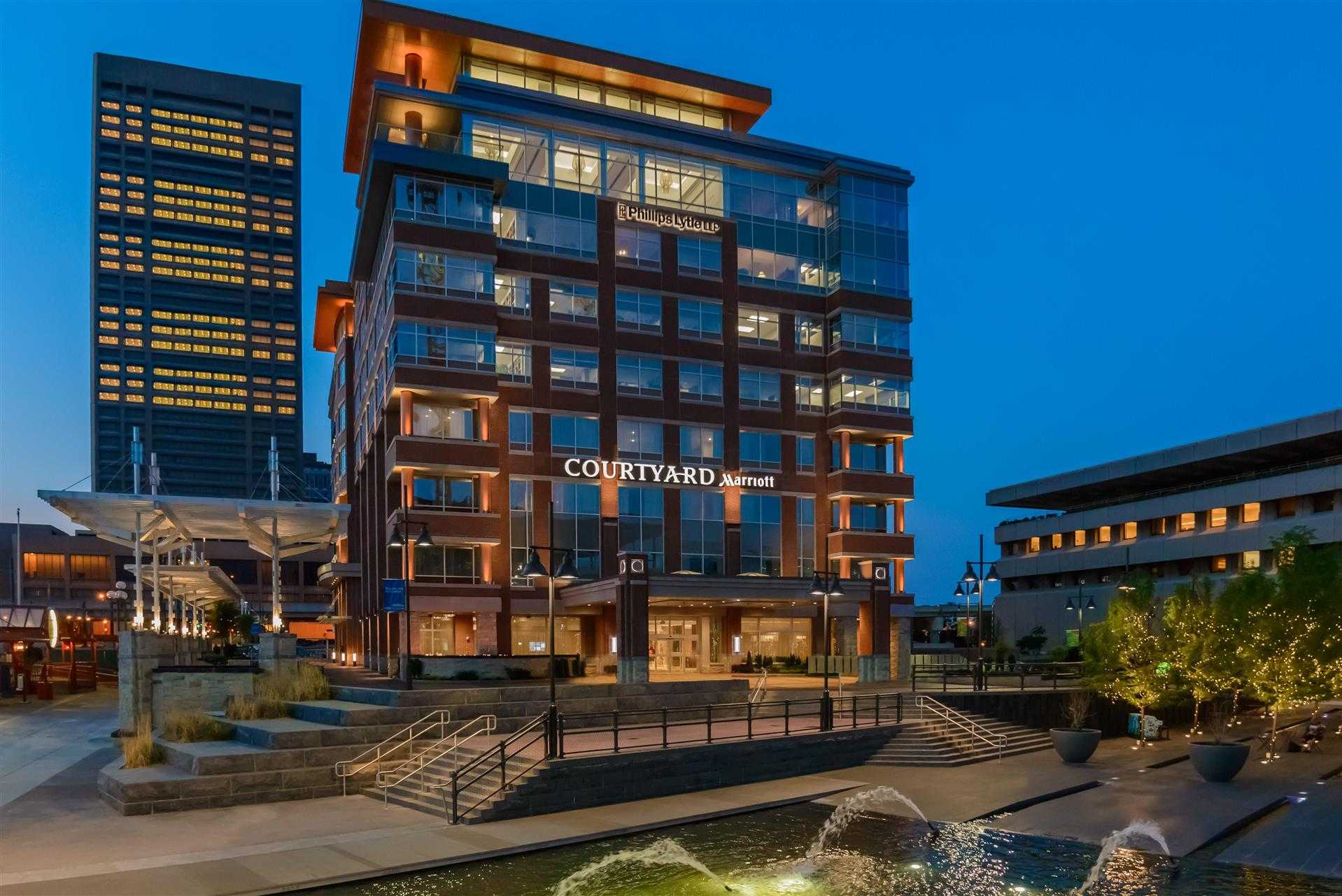 Courtyard by Marriott Buffalo Downtown/Canalside в Buffalo, NY