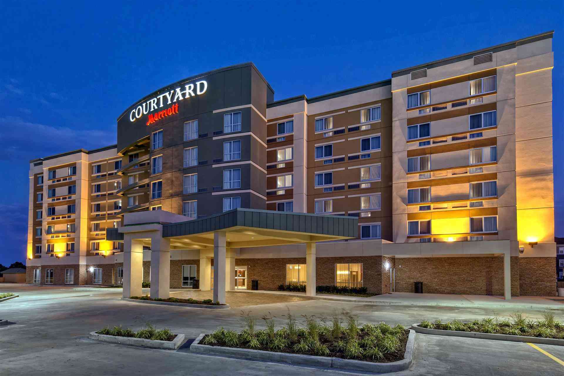 Courtyard by Marriott Westbury Long Island em Westbury, NY