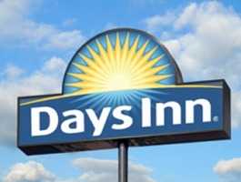 Days Inn & Suites by Wyndham Milwaukee em Milwaukee, WI